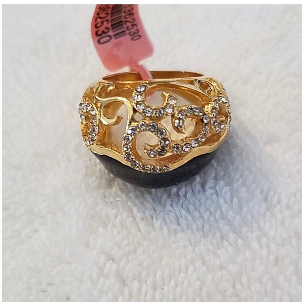 Elegant Gold and Black Swirl Ring